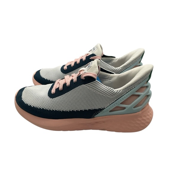 Kizik Black and Pink Sneakers size‎ - Picture 1 of 10